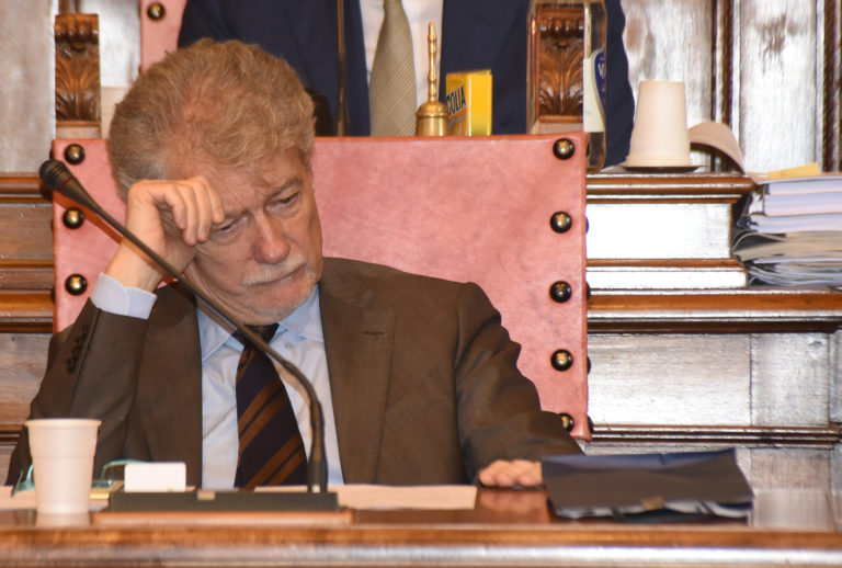Un sindaco alla canna del gas