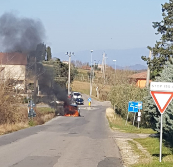 auto in fiamme a Badicorte