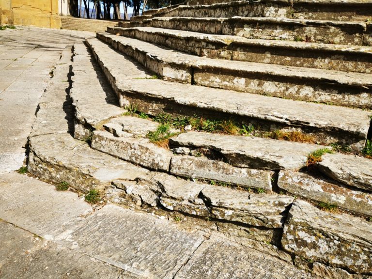 Qualcuno se ne occupa o fanno entrambi gli gnorri?