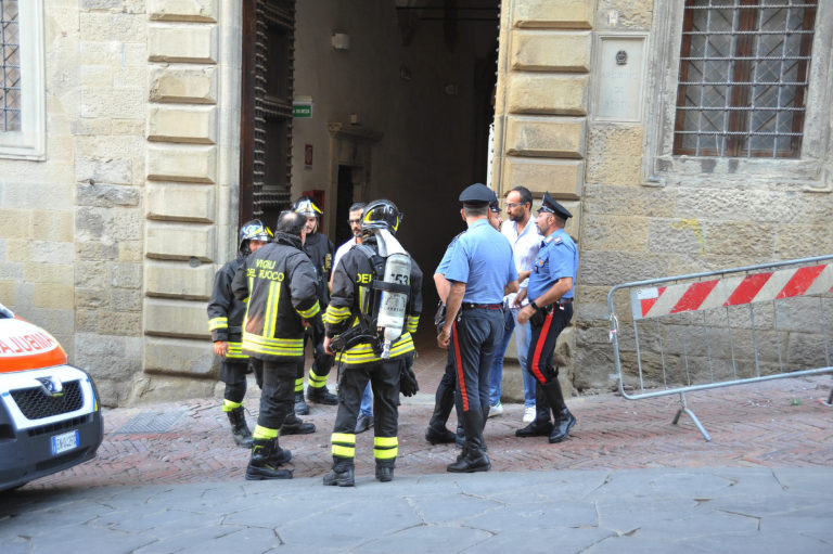 Arezzo, impiegati morti all’Archivio di Stato: niente status di “vittime del dovere”