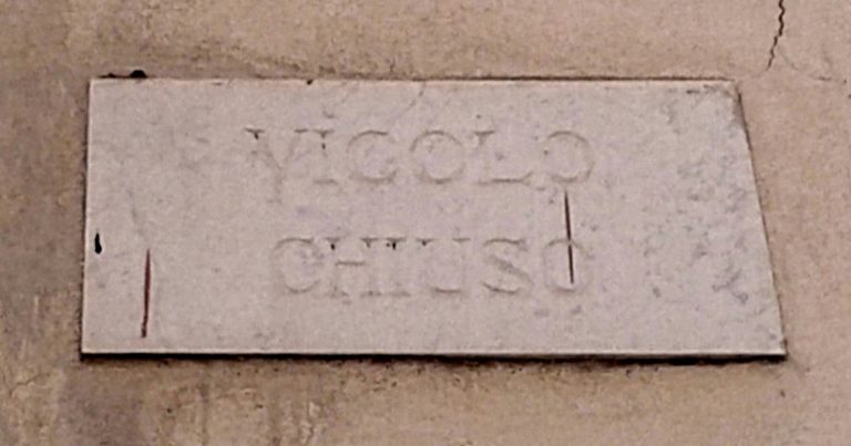 Tra vicoli e toponomastica “strana”