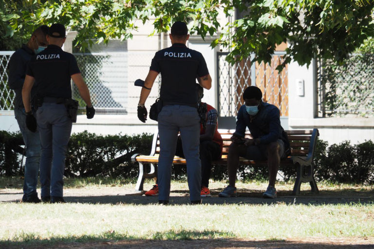 Serata di tensione ai Giardini Porcinai: scontri e panico tra i frequentatori della zona