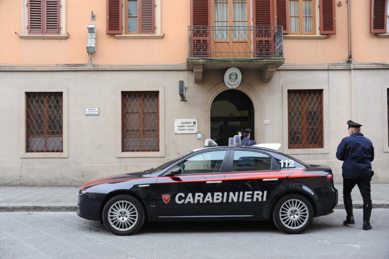 San Giovanni Valdarno: blitz dei ladri nel palazzetto di via Genova, magro bottino, danni ingenti alla struttura