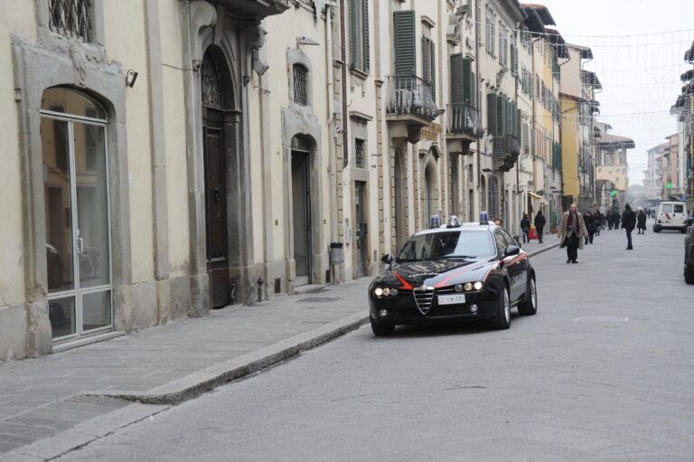 Anziana truffata di 4.300 euro da due giovani e un minorenne