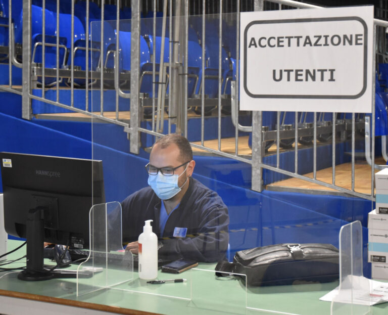 La vaccinazione va in scena al Teatro Tenda