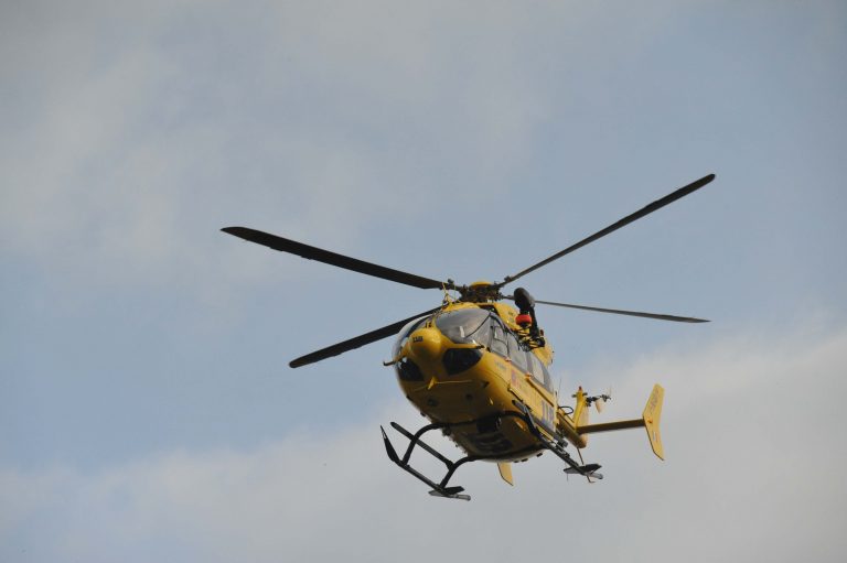 Schianto sulla Sr71 a Terontola: moto contro auto, 37enne portato con Pegaso a Siena