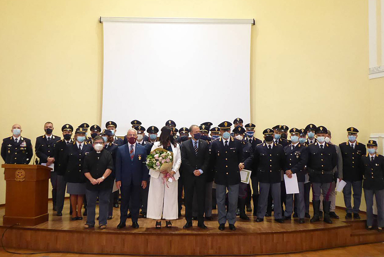 Gli agenti della Polizia di Stato della Provincia di Arezzo premiati in occasione della celebrazione di San Michele Arcangelo