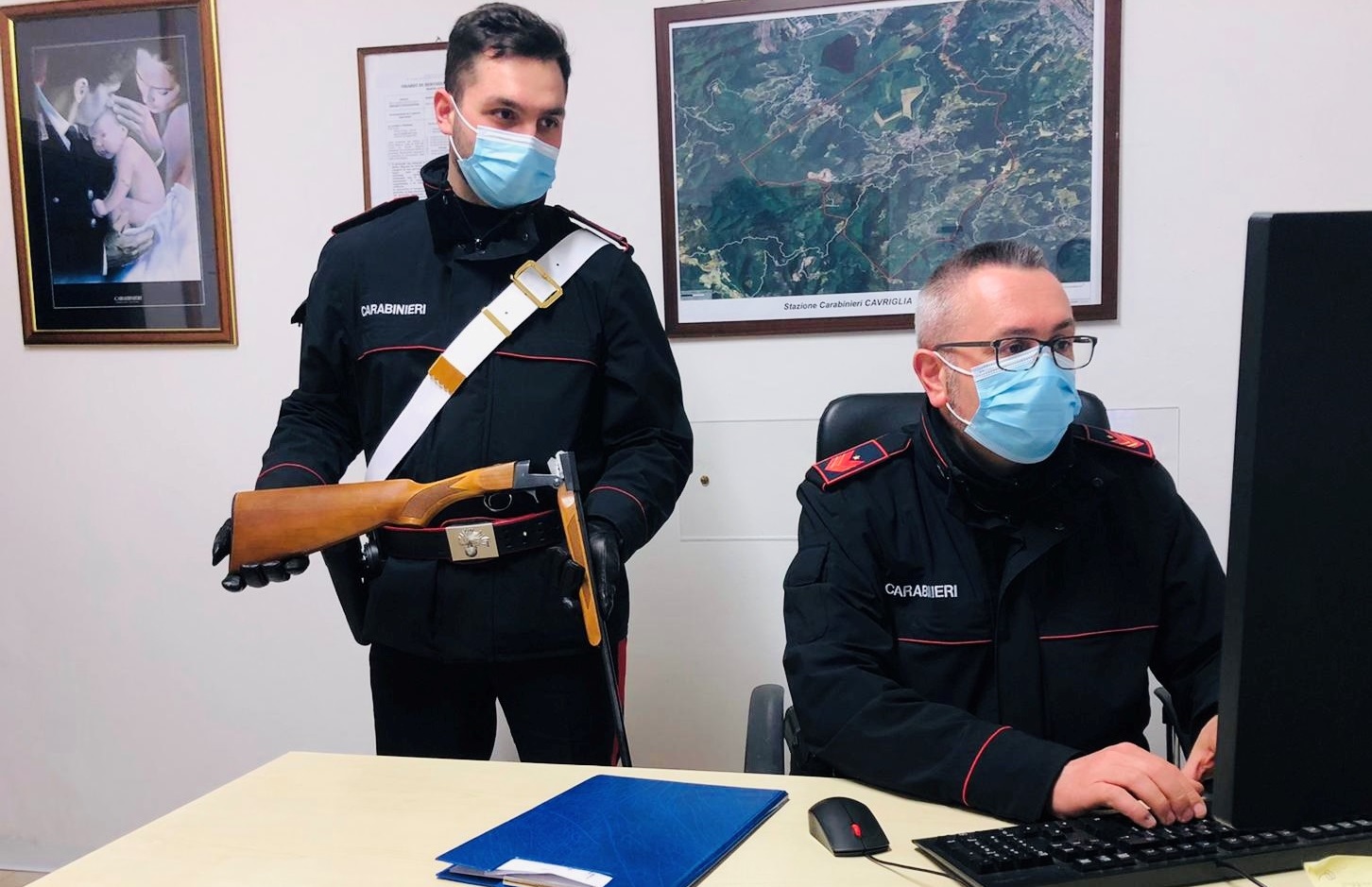 cacciatore ferito al volto durante una battuta di caccia al cinghiale