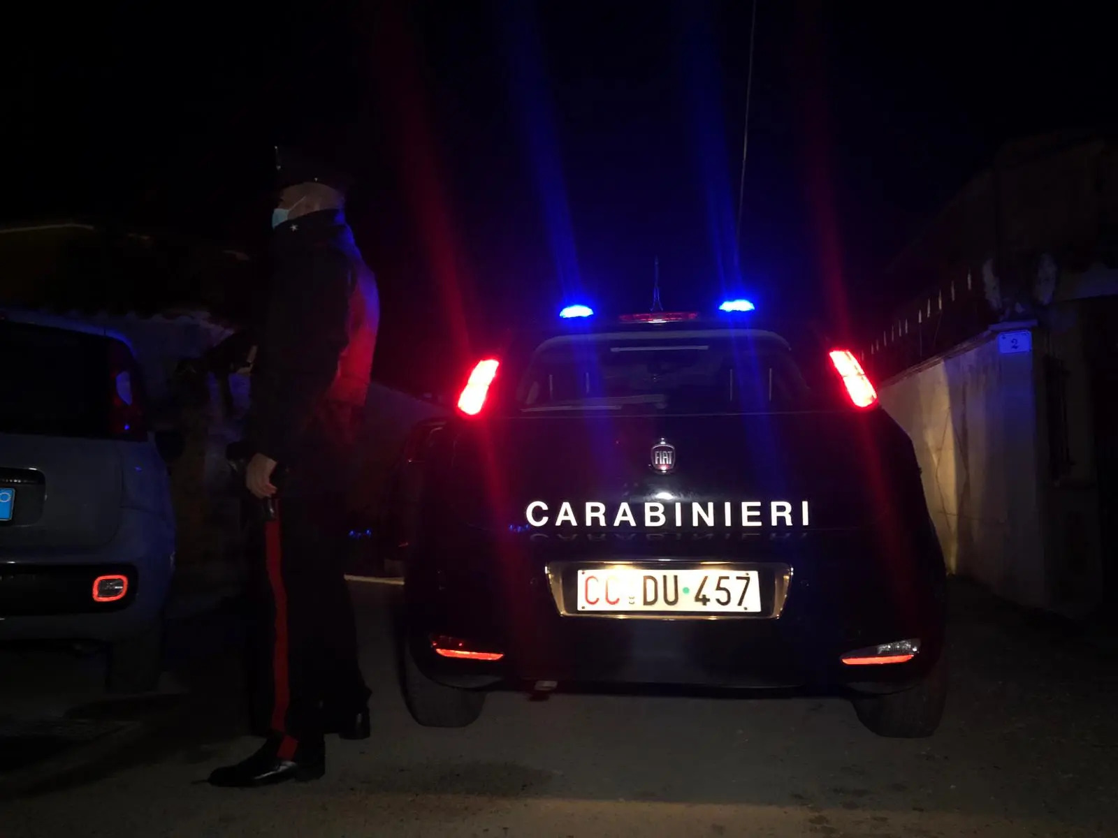 carabinieri-auto-notte