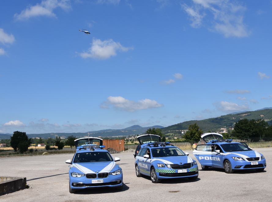 Polizia autovetture e elicottero
