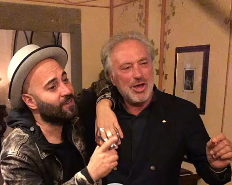 ln memoria di Riccardo Baracchi, il duetto con Giuliano Sangiorgi dei Negramaro