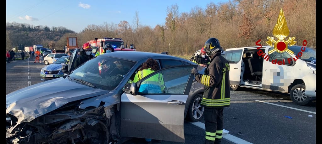 Incidente in A1 tra Valdarno e Arezzo cinque feriti, due gravi