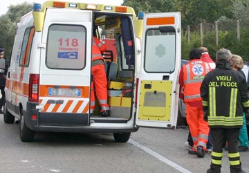 Malore mentre è alla guida, muore nelle Marche camionista aretino 57enne