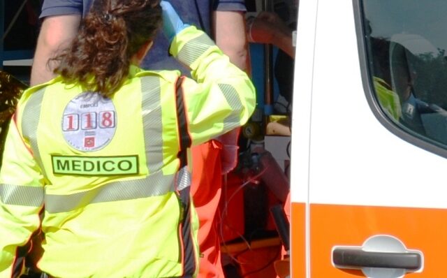Incidente a Sansepolcro: scontro tra auto e bicicletta, 28enne in ospedale