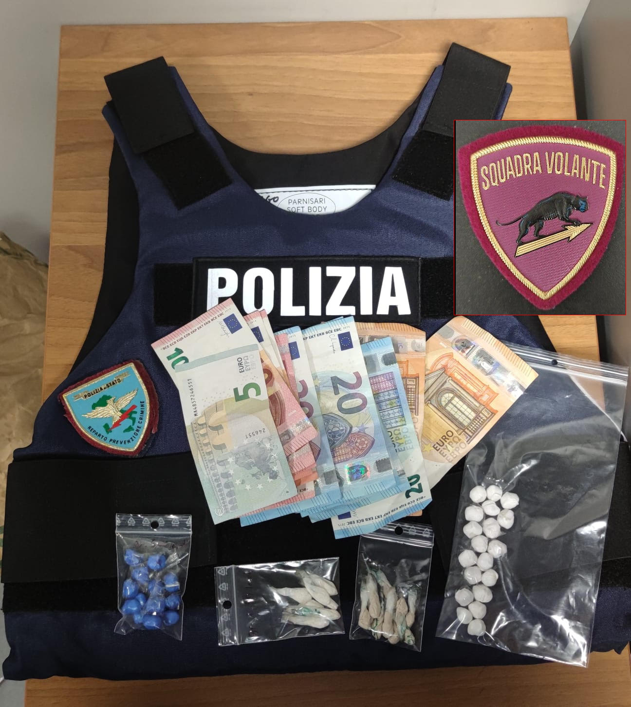 Spacciatore tenta la fuga in bicicletta, bloccato e arrestato dalla polizia