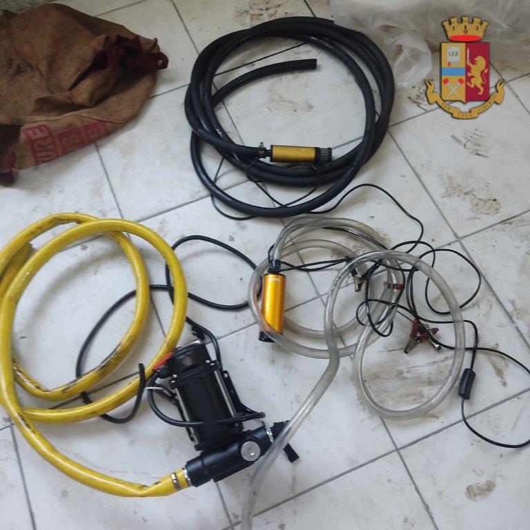 Camionista ruba gasolio