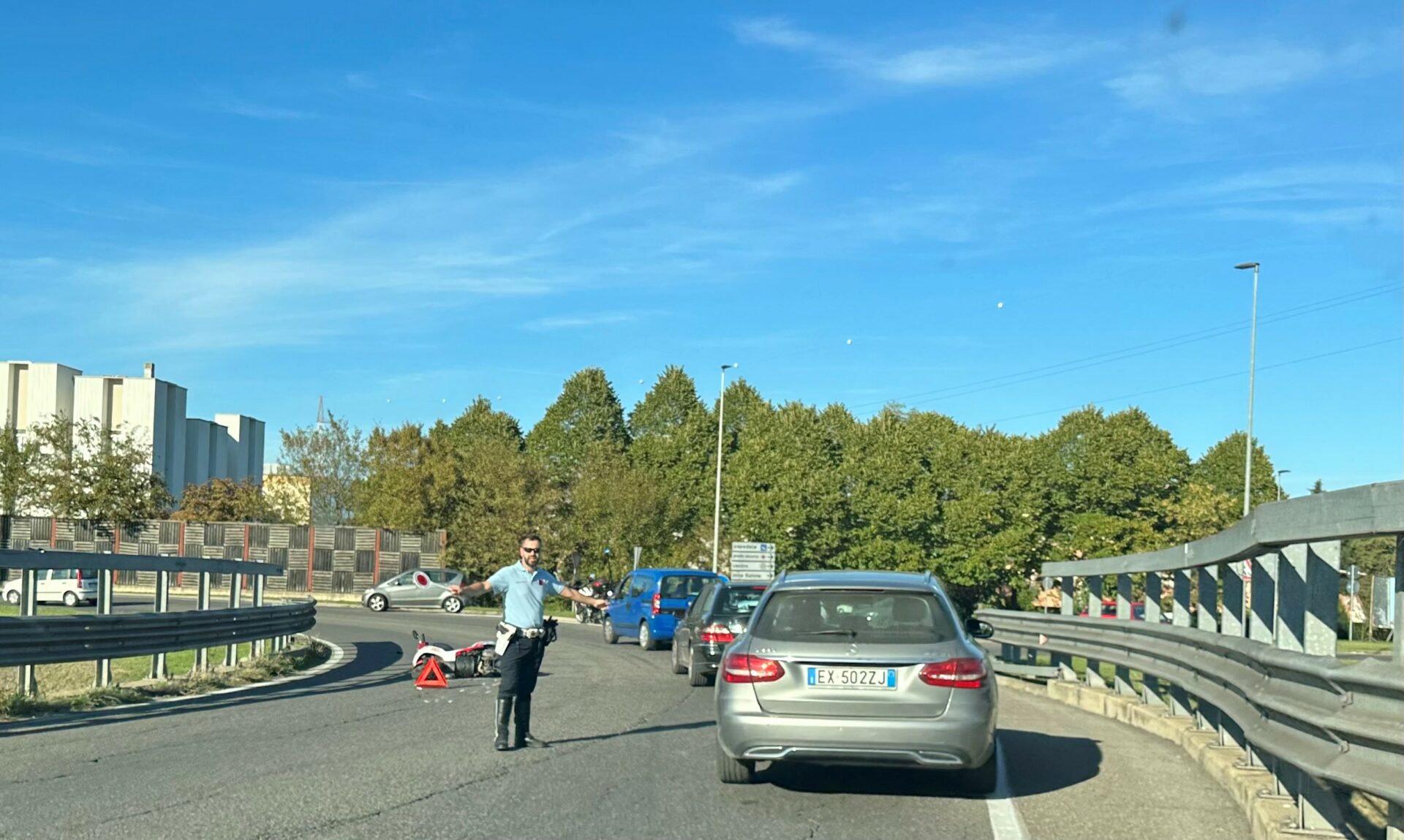 Scontro tra un'auto ed un motociclo, ferito 83enne