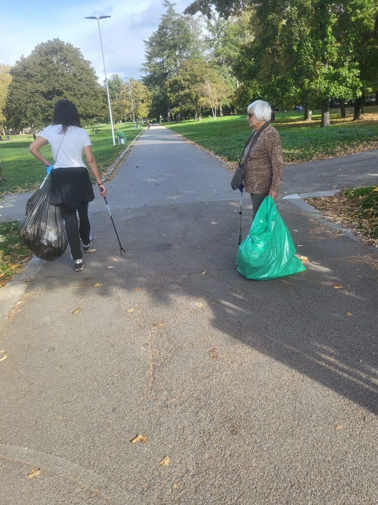 Passeggiate ecologiche: raccolti 20 Kg di rifiuti al Parco Giotto
