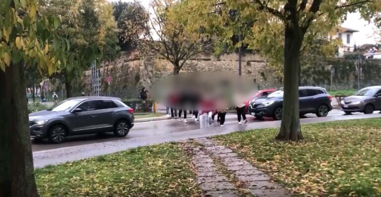 Ad Arezzo andare a scuola è un pericolo? (video)