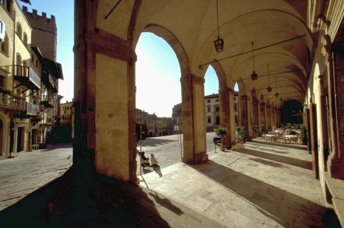 Arezzo - Piazza Grande - Logge Vasari