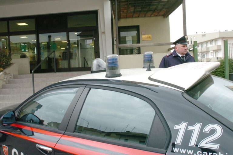 Ospite della Caritas minaccia e aggredisce i carabinieri