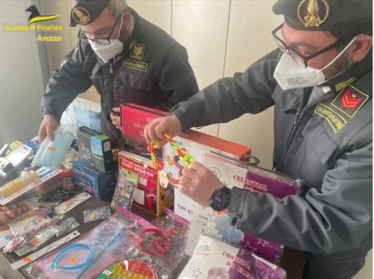 Sequestrati dalla Guardia di Finanza oltre 15.000 articoli contraffati