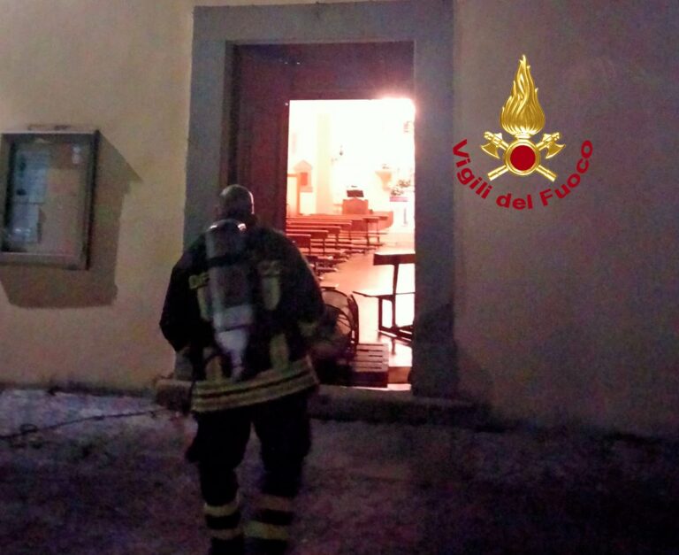 Esalazioni di monossido in chiesa, sacerdote e un  fedele intossicati