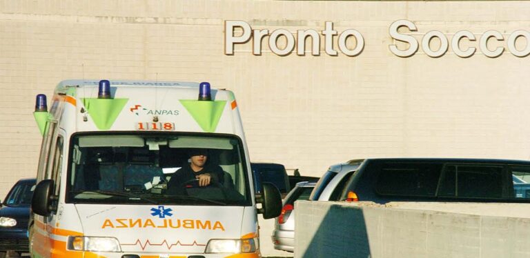 Incidente stradale a Policiano: 56enne trasportato in ospedale in codice giallo