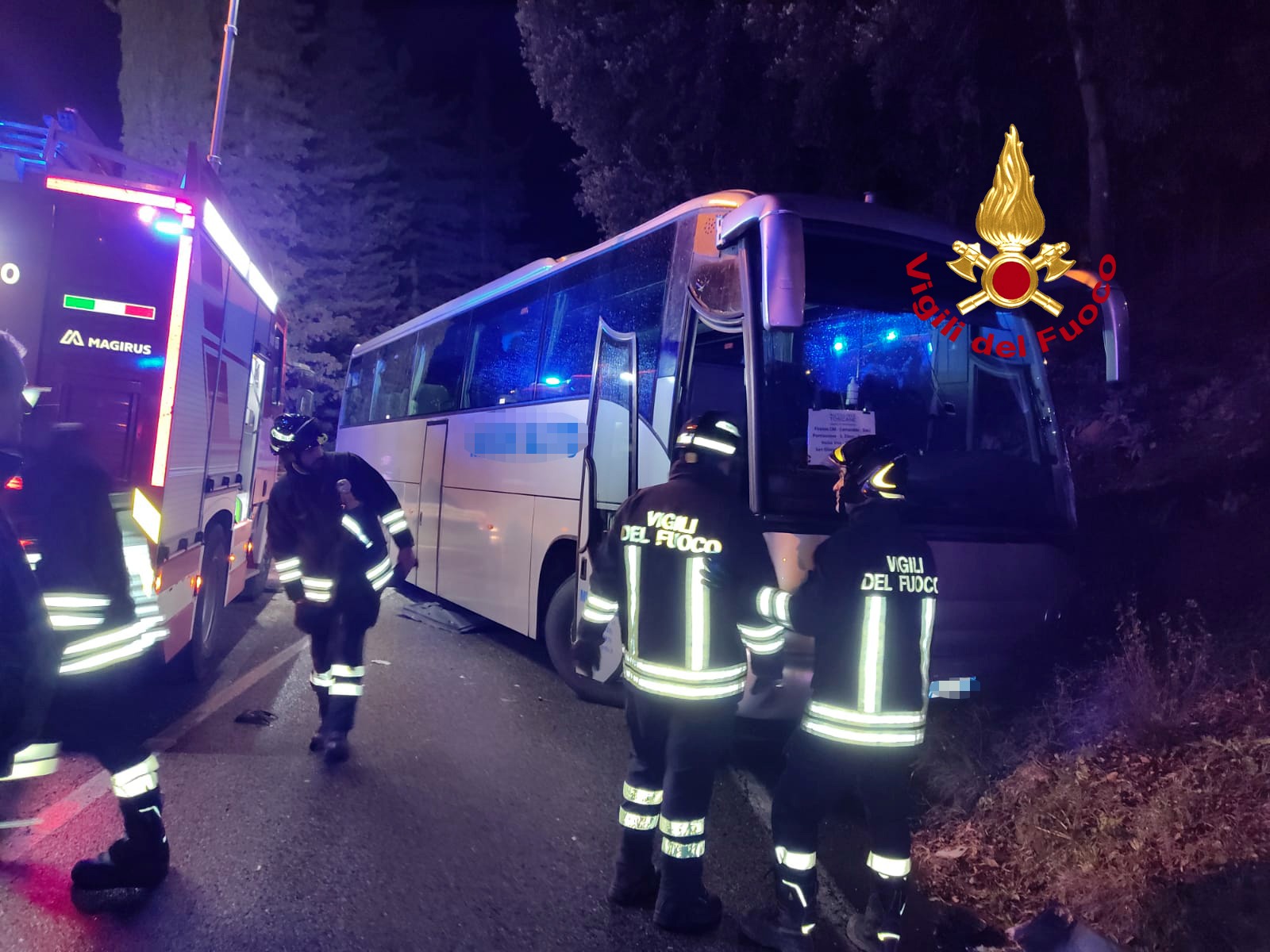 Scontro pullman furgone a Pieve a Maiano (1)