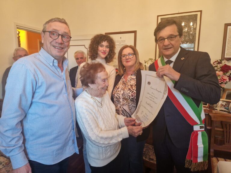100 anni e non sentirli, Sansepolcro festeggia il secolo di Ernestina