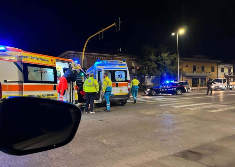 Fotonotizia: Arezzo, si scontrano due ambulanze in via Fiorentina