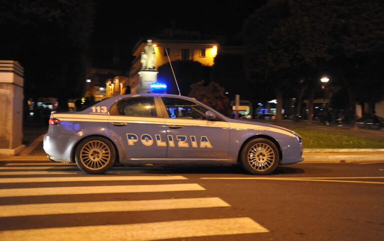 Droga, armi e machete: la Polizia fa pulizia, c’è chi aveva scambiato la movida per il Far West