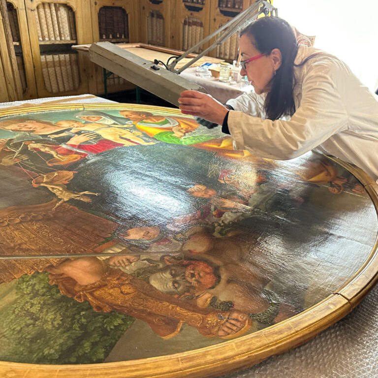 Cortona, è cominciato il restauro del «tondo» di Luca Signorelli