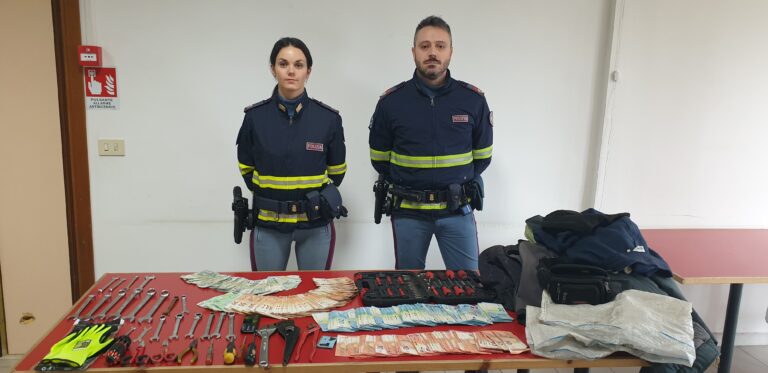 Rubano 18.000 euro in un McDonald’s di Verona: arrestati in A1 dalla Polizia