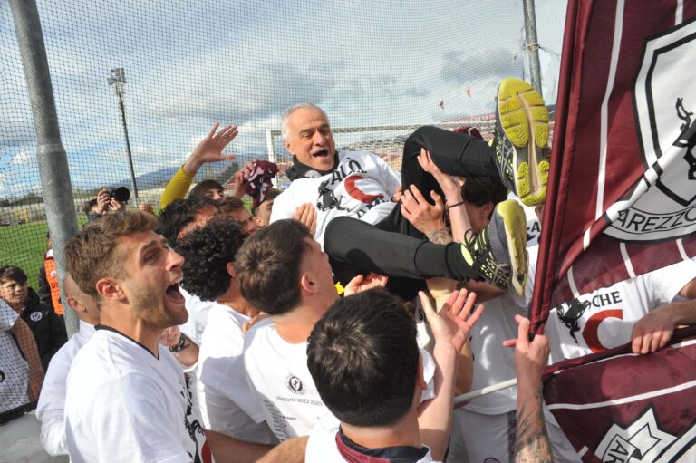 Vittoria e promozione per l’Arezzo: le foto