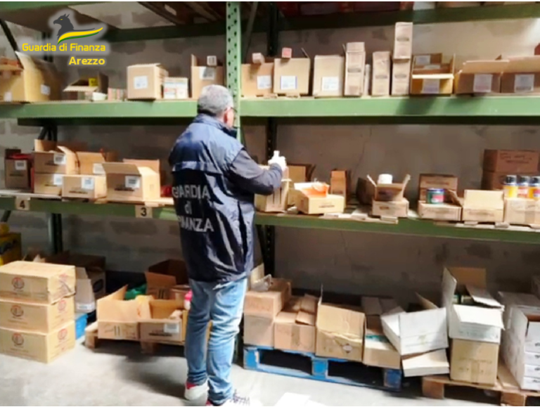 Finanzieri sequestrano migliaia di cosmetici dannosi per la salute