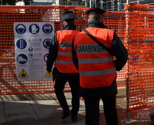 Carabinieri controllano cantiere
