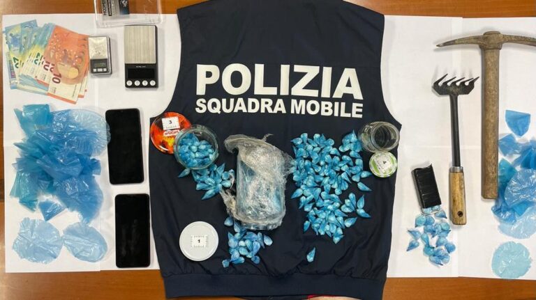 Trovato con 300 dosi di cocaina, arrestato 24enne