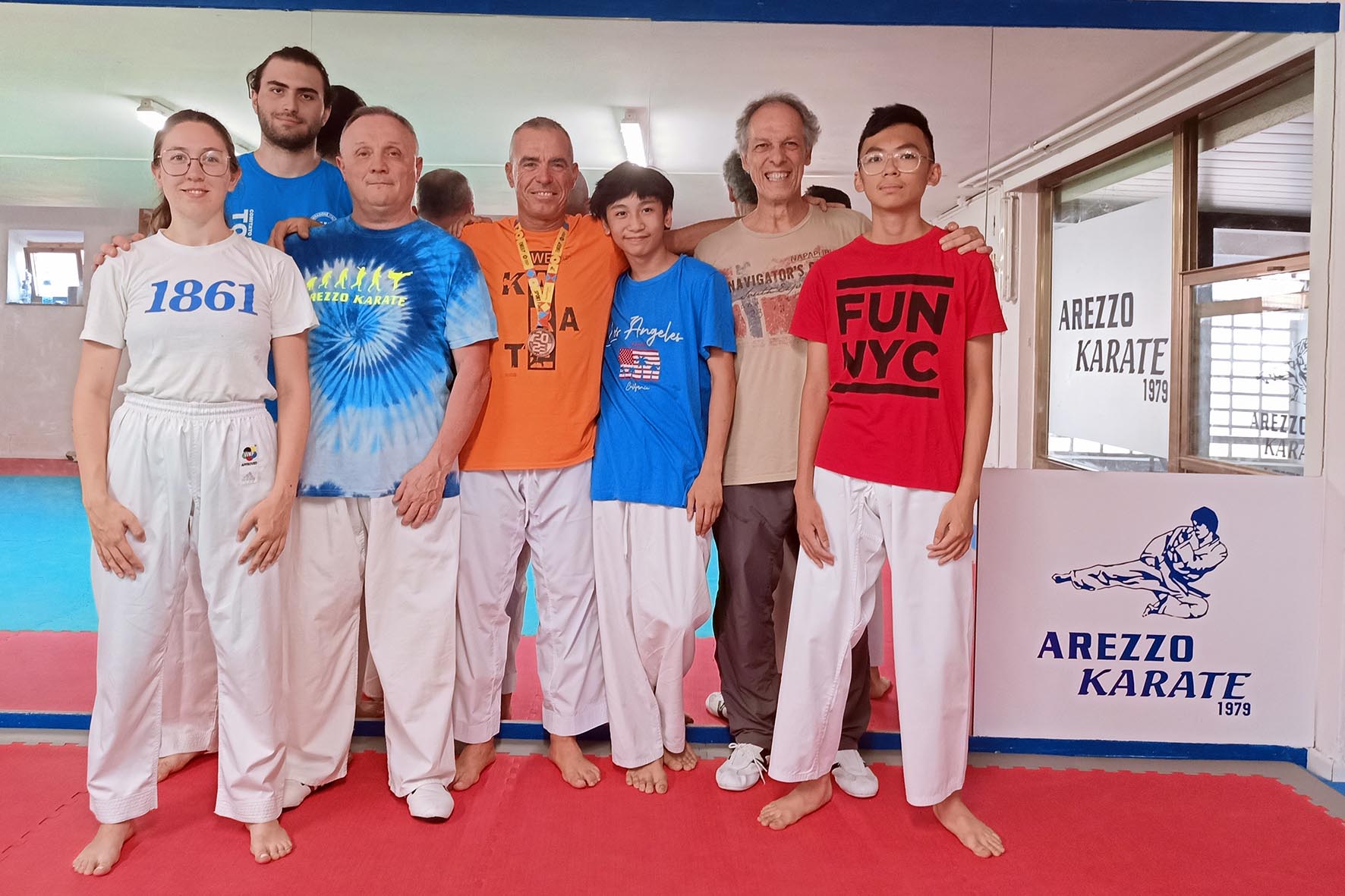Arezzo Karate - Paglicci con tecnici e atleti dell'Arezzo Karate