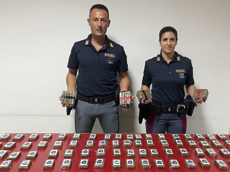 Arrestati in A1 dalla Polizia, viaggiavano con 10 Kg di hashish