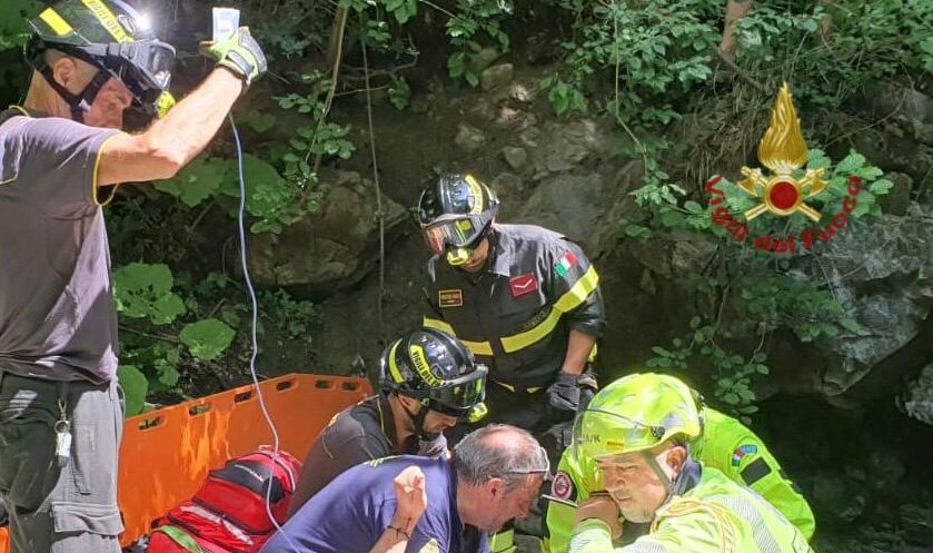 Escursionista finisce sul letto di un fiume