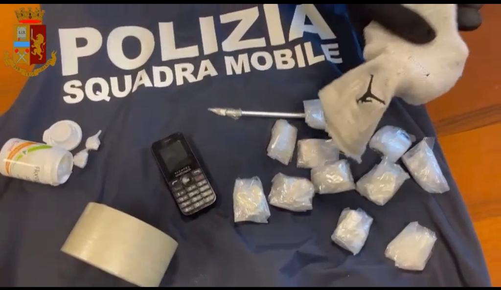 Litiga con la compagna, arriva la polizia e trova 150 grammi di cocaina