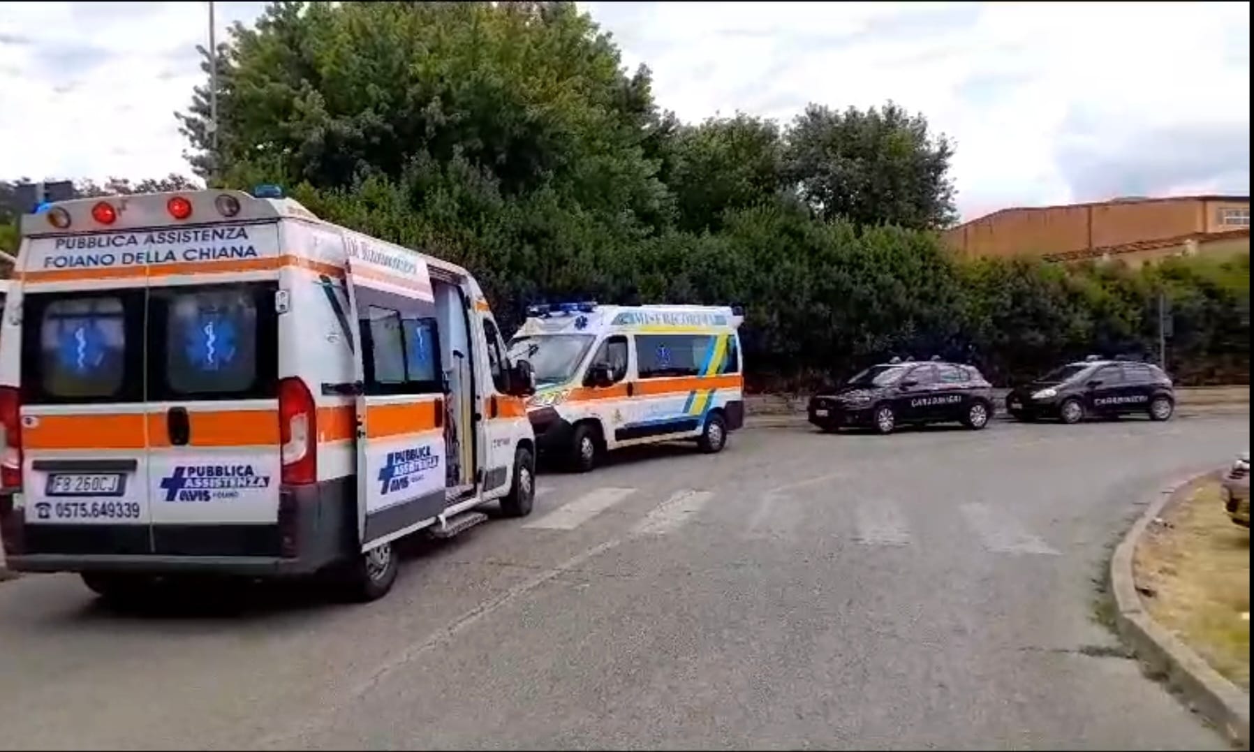 Castiglion Fiorentino ambulanza Carabinieri piscina