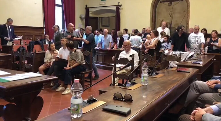 Consiglio Comunale aperto: odori molesti,16 cittadini hanno preso la parola