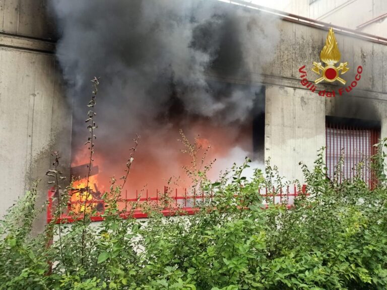 San Giovanni Valdarno: brucia appartamento, intervento dei Vigili del Fuoco