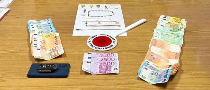 La Polizia recupera in A1 i gioielli di due anziani vittime di una truffa