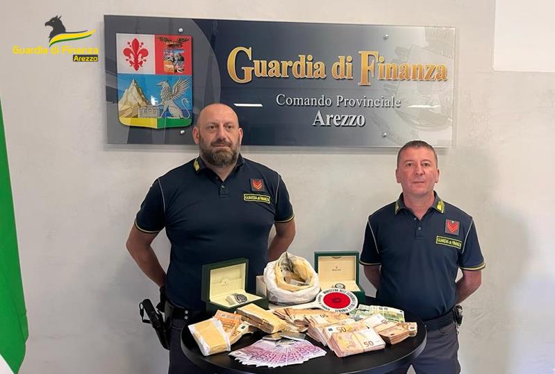 Metalli preziosi acquistati in nero, truffa da 60 milioni e 5 arresti ad Arezzo