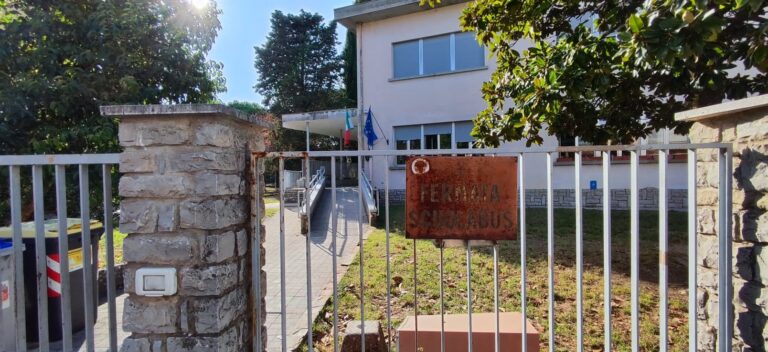 La scuola cade a pezzi,…ma è in periferia!