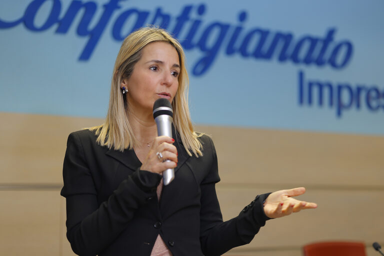 Accatastamento caminetti e stufe “C’è puzza di bruciato: no a nuova imposta per i cittadini”