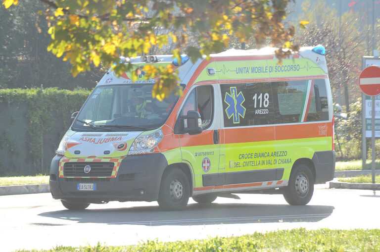 Incidente auto-moto: ferito minorenne